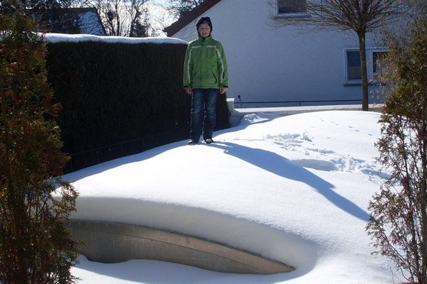 Schneller Zugang zum Pool durch umkippen der Überdachung.